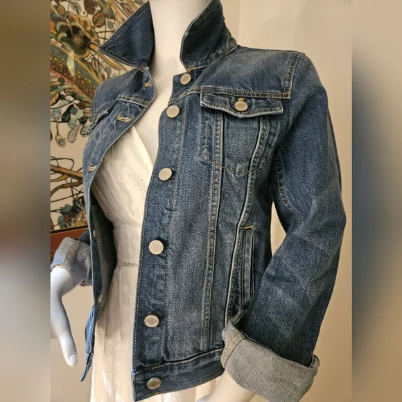 NWT - Banana Republic Classic Denim Jacket - XS - Picture 3 of 5